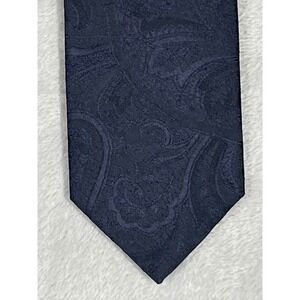 Hugo Boss Red Tag Paisley Silk Necktie Navy Blue Made in Italy Mens Tie 2.75X59